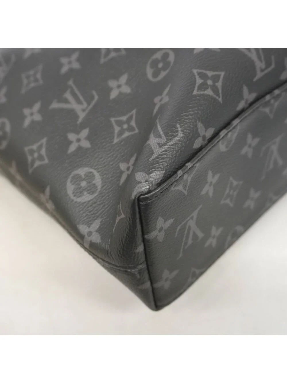 Louis Vuitton materials organization type